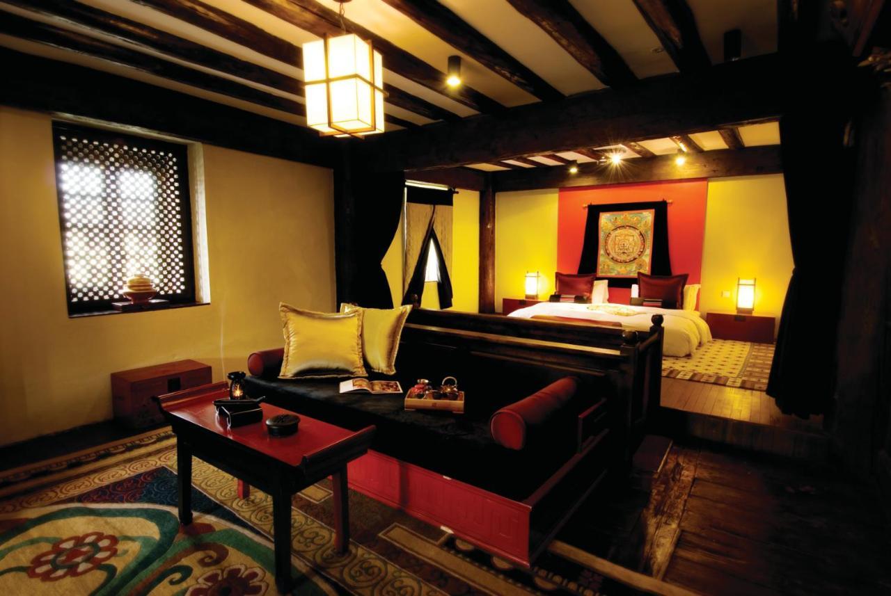 Banyan Tree Ringha Hotel Shangri-La Exterior photo